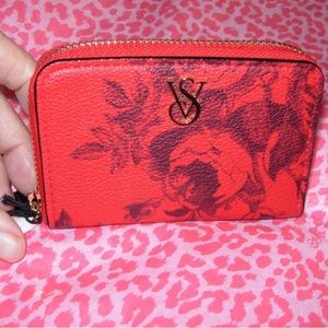 Victoria's Secret Small Wallet Pebbled Full Zip Card Valentine Red Floral NWT